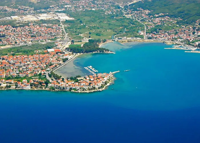 Luxury Seaside Apartment For 4, Steps From The Beaches, Bars, Restaurants, Center Of Stobrec